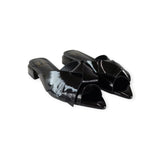 BLACK FLAT